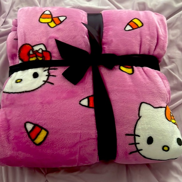 Hello kitty twin blanket - Picture 2 of 2
